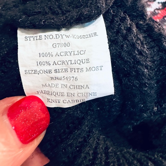 VTG Black & Red Houndstooth Plaid Acrylic Knit Cabbie Hat - Picture 6 of 10